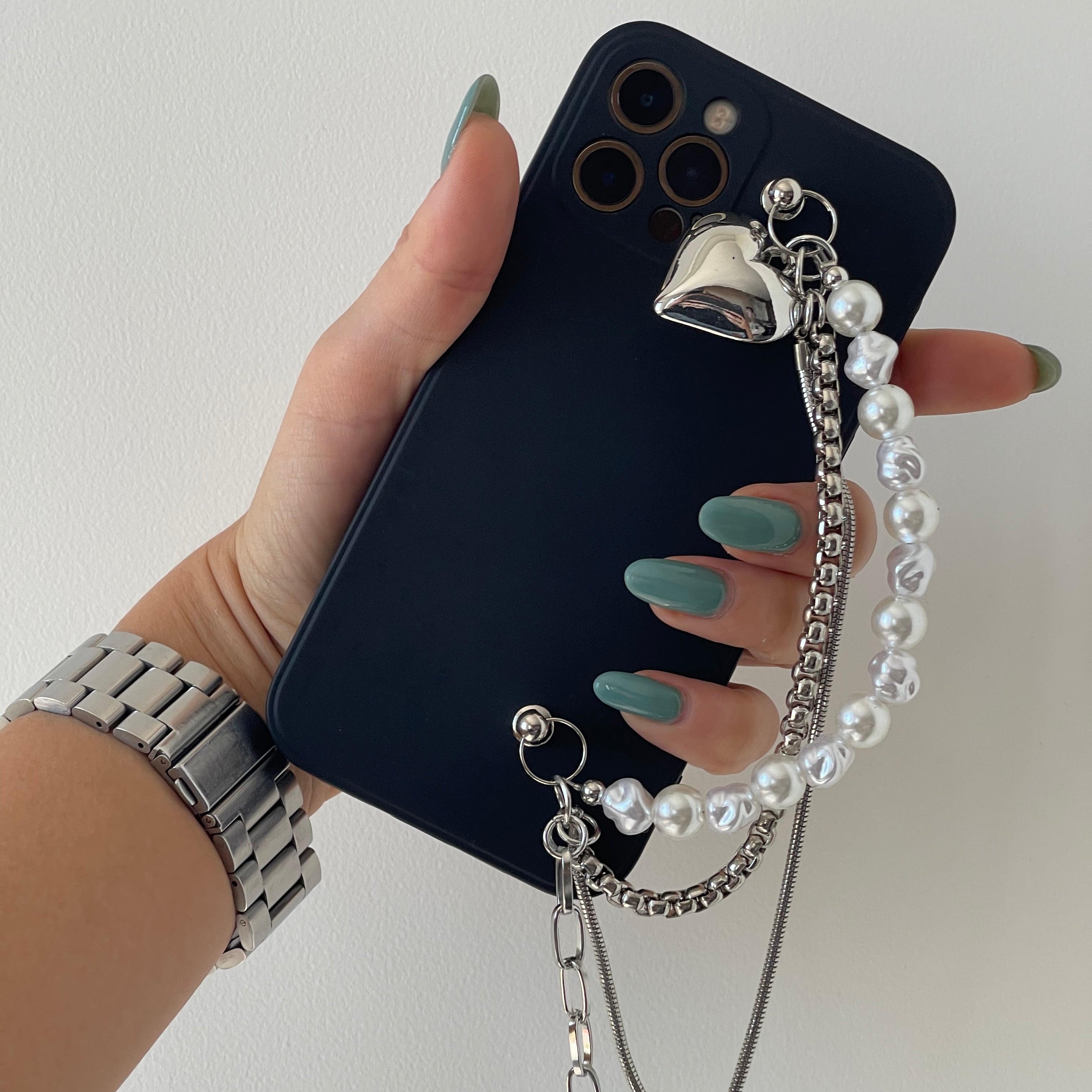 iPhone Case With Chain And Pearls